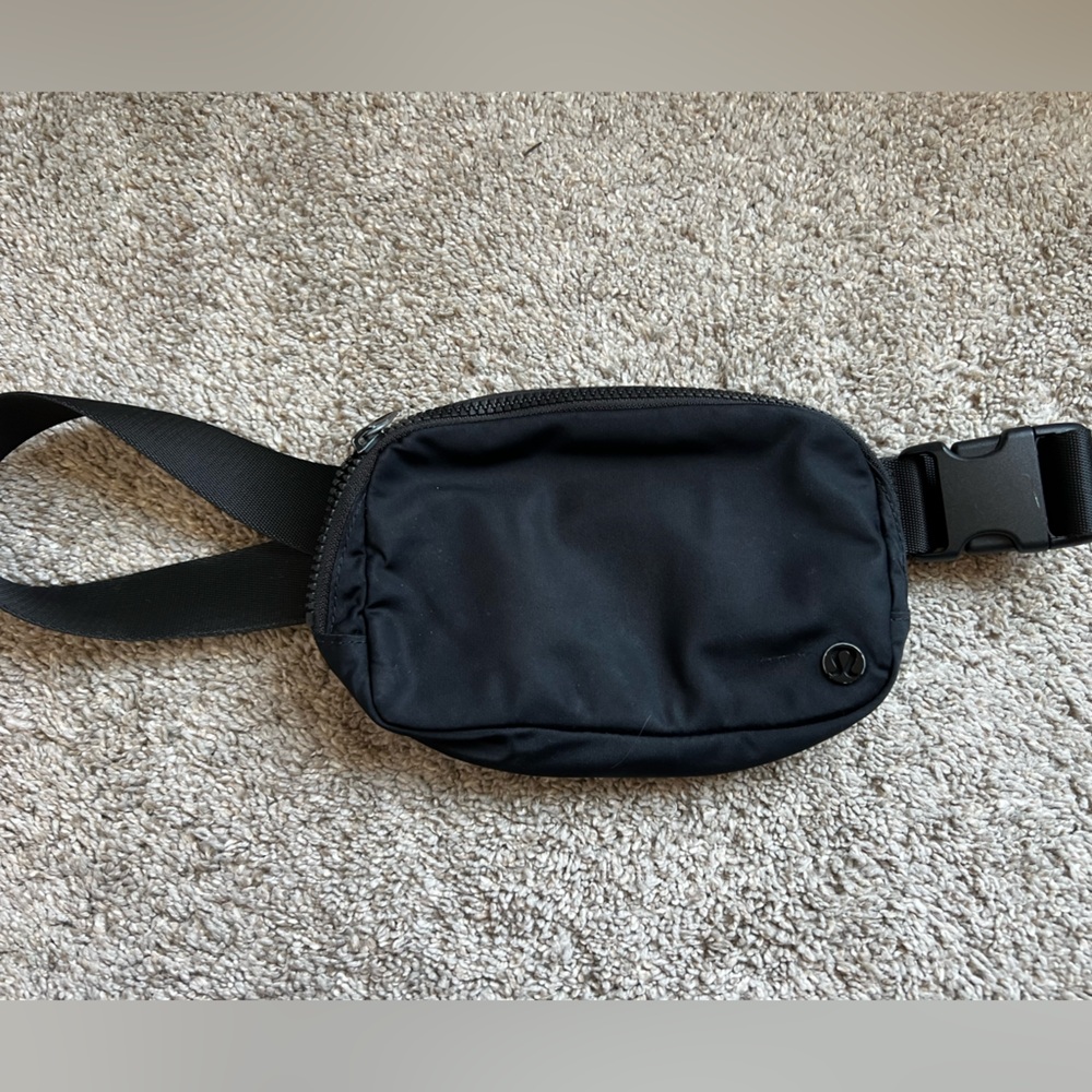 Lululemon Everywhere Belt Bag